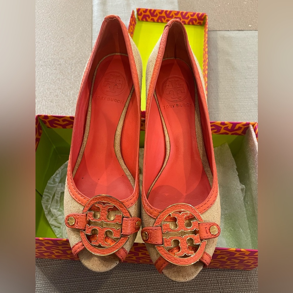 Tory Burch strawberry and natural wedges 6.5